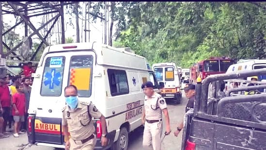 സിക്കിമിലെ സമ്മർദുങ് തുരങ്കത്തിൽ മണ്ണിടിച്ചിൽ: മരണം ഏഴായി