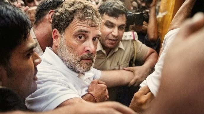 'വിദ്യാർത്ഥികളുടെ ഭാവി തകർക്കുന്നു, അവർ എന്ത് തെറ്റാണ് ചെയ്തത്?': പോലീസ് അതിക്രമത്തിന്റെ ദൃശ്യങ്ങൾ പുറത്തുവിട്ട് രാഹുൽ ഗാന്ധി