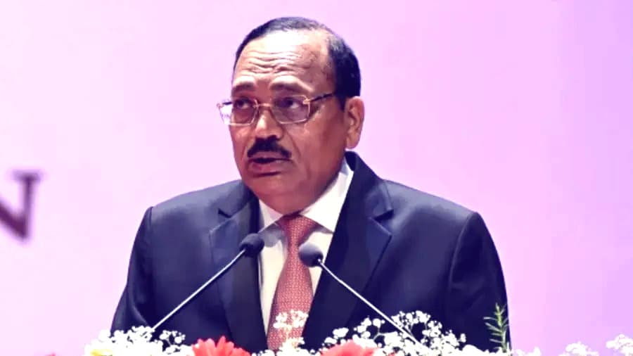 'പാറ്റ'യെന്നു വിശേഷിപ്പിച്ചത് വ്യാജ ബിരുദമുള്ള അഭിഭാഷകരെ, യുവാക്കളെയല്ല; വിശദീകരണവുമായി ചീഫ് ജസ്റ്റിസ് സൂര്യകാന്ത് 