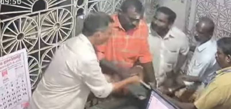 വൈദ്യുതി തടസ്സം ചോദ്യം ചെയ്യാൻ KSEB ഓഫീസിലെത്തി ജീവനക്കാരോട് തട്ടിക്കയറി; നാട്ടുകാരായ 5 പേർക്കെതിരെ കേസ്