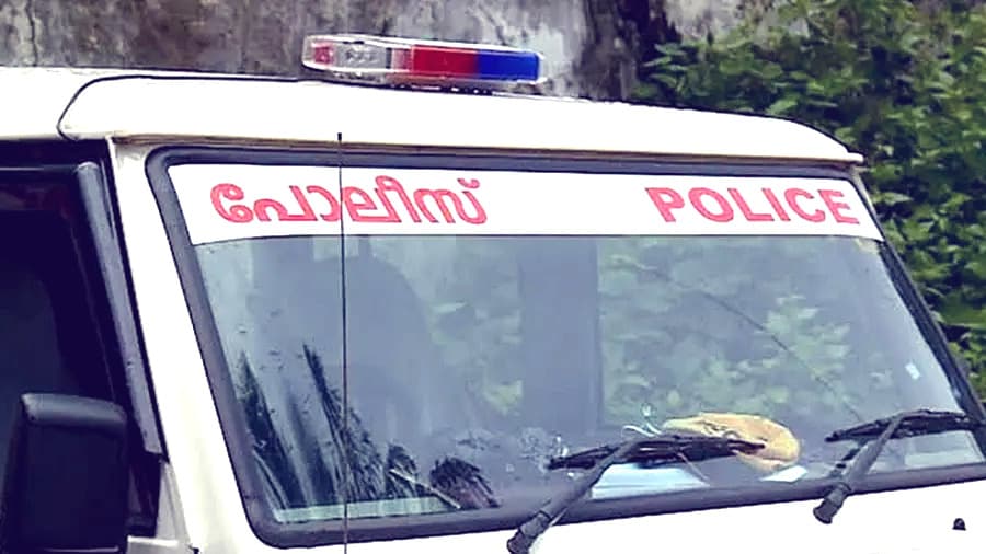 'പൂക്കി ഭരണം' എന്ന് പരാമർശം; പവർക്കട്ടിൽ മുഖ്യമന്ത്രിയെ വിമർശിച്ച് വീഡിയോ ഇട്ട പി.ഡി.പി പ്രവർത്തകന്റെ ഫോൺ പൊലീസ് പിടിച്ചെടുത്തു