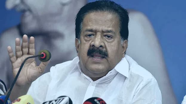 പുനർജനി കേസ് അവസാനിപ്പിച്ചു; മുഖ്യമന്ത്രി വി.ഡി. സതീശന് ക്ലീൻ ചിറ്റ് നൽകിയെന്ന് ആഭ്യന്തര മന്ത്രി രമേശ് ചെന്നിത്തല