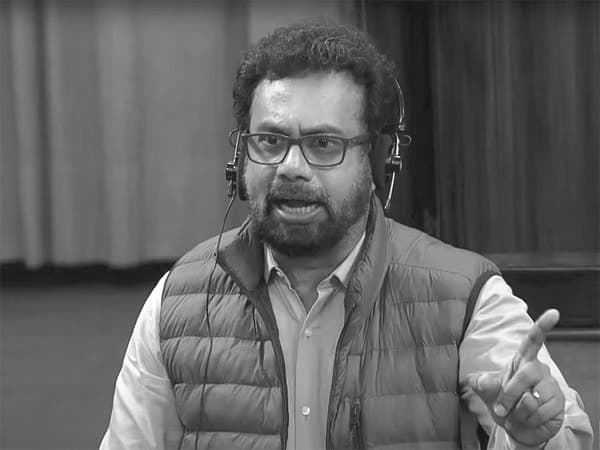 'യു.ഡി.എഫിന്റെ പേര് മാറ്റി യു.ടി.എഫ് അഥവാ യു ടേൺ സർക്കാർ എന്നാക്കണം'; പി.എം ശ്രീ വിവാദത്തിൽ സർക്കാരിനെ കടന്നാക്രമിച്ച് ജോൺ ബ്രിട്ടാസ്