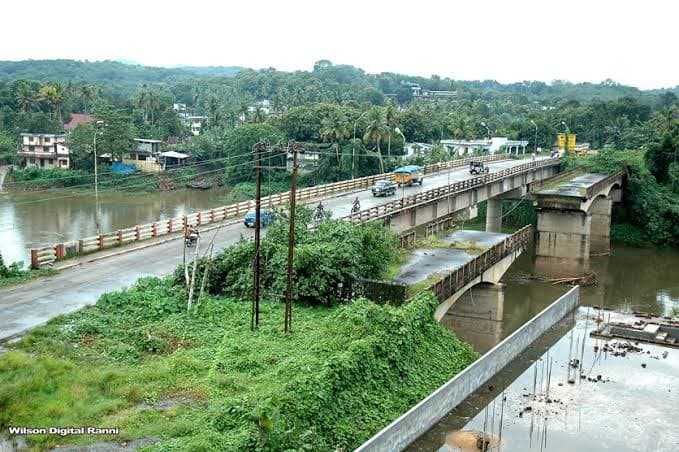 വെള്ളമിറങ്ങിയിട്ടും റാന്നി നഗരത്തിൽ ശുചീകരണമില്ല; ഉദ്യോഗസ്ഥരുടെ മോശം പെരുമാറ്റത്തിൽ പ്രതിഷേധിച്ച് വ്യാപാരികൾ