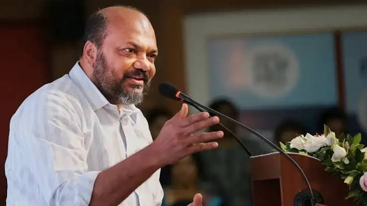 മുഖ്യമന്ത്രി വി.ഡി. സതീശന്റെ ഹെലികോപ്റ്റർ യാത്രയെ പരിഹസിച്ച് പി. രാജീവ്; 'കാറിലെ ഇന്ധനം ലാഭിച്ചെന്ന് ന്യായീകരിക്കും'
