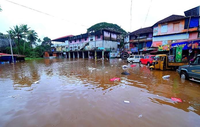 പത്തനംതിട്ടയിൽ സ്ഥിതിഗതികൾ ഗൗരവതരം; വീടുകളുടെ ഒന്നാം നിലകളിൽ കഴിയുന്നവർ ക്യാമ്പുകളിലേക്ക് മാറാൻ സന്നദ്ധരാകണമെന്ന് മന്ത്രി പി.സി. വിഷ്ണുനാഥ്