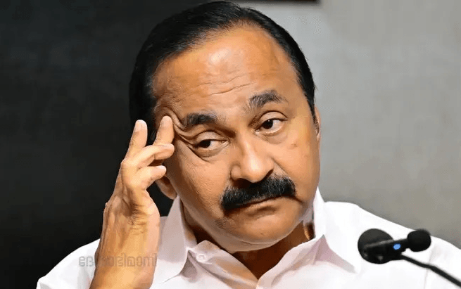മഴക്കെടുതിക്കിടയിലും മുഖ്യമന്ത്രിക്ക് സ്വകാര്യ പരിപാടികൾ; സംസ്ഥാനത്ത് നാഥനില്ലാക്കളരിയെന്ന് കുറ്റപ്പെടുത്തി ദേശാഭിമാനി മുഖപ്രസംഗം
