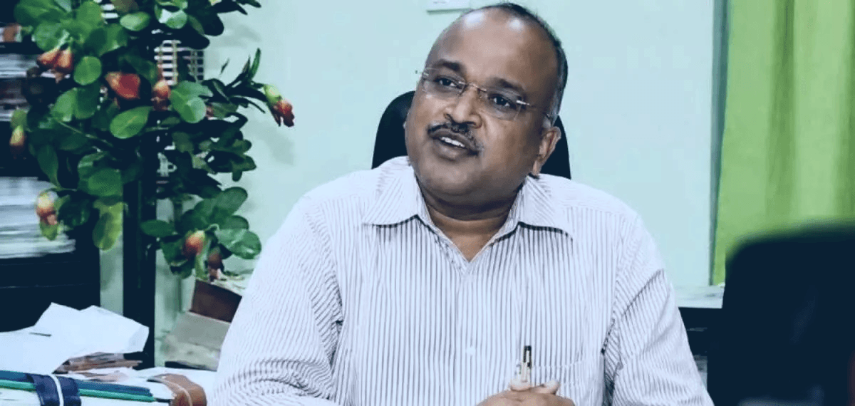 ഹൈക്കോടതി വിമർശനത്തിന് പിന്നാലെ മുഖ്യമന്ത്രിയുടെ കർശന നിർദേശം; കശുവണ്ടി അഴിമതിക്കേസ് പ്രതി കെ.എ. രതീഷ് ഖാദി ബോർഡ് സെക്രട്ടറി സ്ഥാനം രാജിവെച്ചു