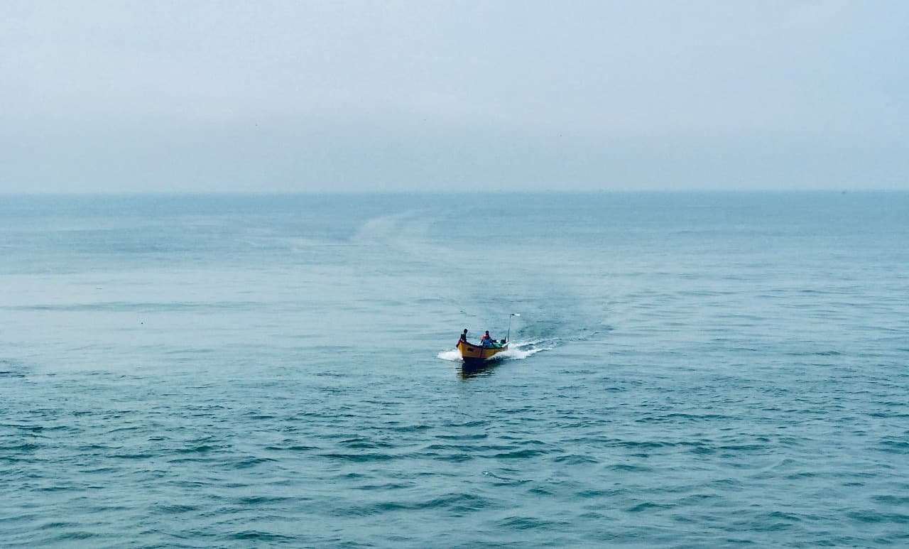 കേരളമുൾപ്പെടെയുള്ള തീരങ്ങളിൽ ഇന്നും നാളെയും മത്സ്യബന്ധനം പാടില്ല; തീരദേശവാസികൾക്ക് ജാഗ്രതാ നിർദേശം