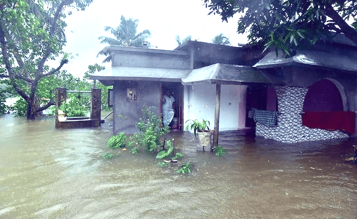 അപ്പർ കുട്ടനാട്ടിലെ ദുരിതാശ്വാസ ക്യാമ്പുകളിൽ വെള്ളക്കെട്ട്: ആളുകളെ തിരുവല്ലയിലേക്ക് മാറ്റുമെന്ന് എം.എൽ.എ വർഗീസ് മാമ്മൻ