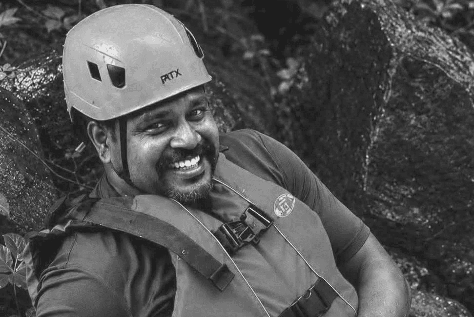 സ്വന്തം ജീവരക്ഷാ കവചം മറ്റൊരാൾക്ക് കൈമാറി ജീവൻ വെടിഞ്ഞ രാജേഷിന്റെ ആത്മത്യാഗം എക്കാലവും സ്മരിക്കപ്പെടും: പിണറായി വിജയൻ