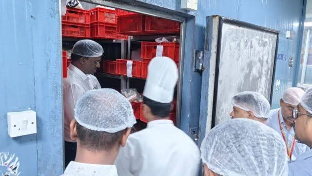 ബെംഗളൂരു പഞ്ചനക്ഷത്ര ഹോട്ടലുകളിൽ ഭക്ഷ്യസുരക്ഷാ പരിശോധന; കാലാവധി കഴിഞ്ഞ ഉൽപ്പന്നങ്ങളും പൂപ്പൽ ബാധിച്ച ഭക്ഷണവും കണ്ടെത്തി