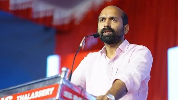 മോദിയുടെ നയങ്ങളാണ് സതീശൻ കേരളത്തിൽ പ്രാവർത്തികമാക്കാൻ നോക്കുന്നത്: വാർത്തകൾ സെൻസർ ചെയ്തതിൽ വി. ശിവദാസൻ എം.പി