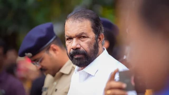 തങ്ങൾക്ക് എതിരായ വാർത്തകൾ നൽകുന്നവരെ ഒതുക്കുകയാണ് സതീശൻ സർക്കാരിന്റെ ശൈലി: മുൻ മന്ത്രി വി. ശിവൻകുട്ടി