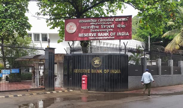 പഴയ കറൻസി നശിപ്പിക്കുന്ന യന്ത്രത്തിൽ കൈ കുടുങ്ങി: റിസർവ് ബാങ്ക് കരാർ സ്ഥാപന ജീവനക്കാരന് ദാരുണാന്ത്യം