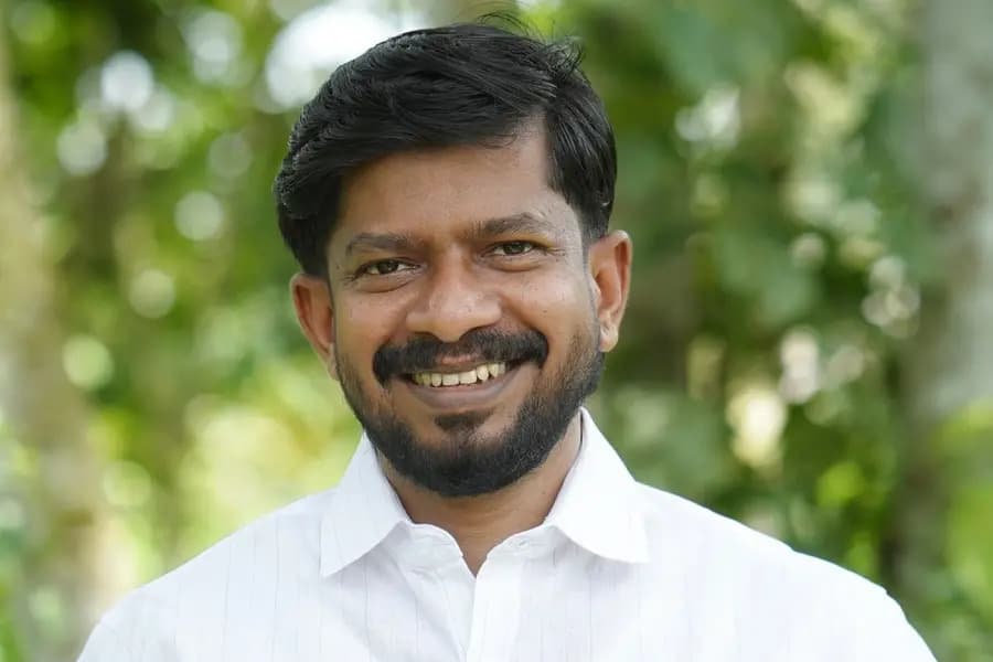 കോമൺവെൽത്ത് ഗെയിംസ് മെഡൽ നേട്ടം: മലയാളി താരങ്ങൾക്ക് ക്യാഷ് അവാർഡ് പ്രഖ്യാപിച്ച് സംസ്ഥാന സർക്കാർ; ശ്രീശങ്കറിനും മുഹമ്മദ് ബാസിലിനും 20 ലക്ഷം രൂപ വീതം
