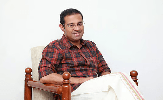 വിദ്യാർത്ഥികൾക്കെതിരായ 'പാറ്റ' പരാമർശം കേന്ദ്രത്തെ വെള്ളപൂശാൻ; വി.സി മോഹനൻ കുന്നുമ്മലിനെതിരെ വിമർശനവുമായി മന്ത്രി റോജി എം. ജോൺ