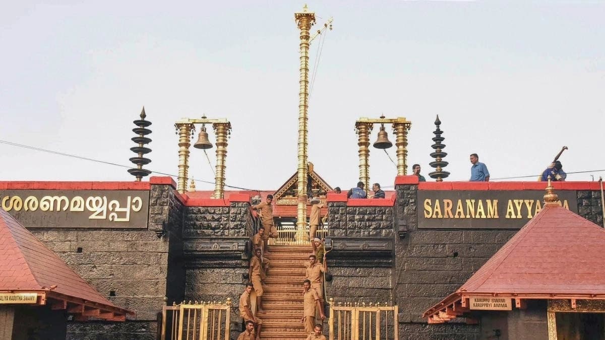 മുൻകൂർ അറിയിപ്പില്ലാതെ ശബരിമല നിലയ്ക്കലിൽ വ്യോമസേനാ ഹെലികോപ്റ്റർ; അന്തരീക്ഷത്തിൽ വട്ടമിട്ട് നിന്ന ശേഷം മടങ്ങി