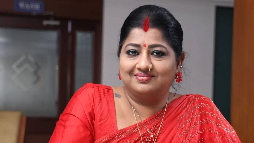 ബി.ജെ.പിയിൽ ദേവന് ഒന്നും ചെയ്യാനായില്ല; കൂടുതൽ കലാകാരന്മാർ ടി.വി.കെയിലേക്ക് എത്തുമെന്ന് നടി പ്രിയങ്ക