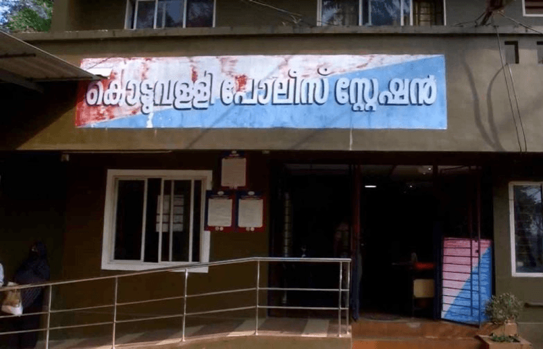 കൊടുവള്ളിയിൽ 12-കാരനെ ക്രൂരമായി മർദ്ദിച്ച സംഭവം: ലുക്ക് ഔട്ട് നോട്ടീസ് നിലനിൽക്കെ മുഖ്യപ്രതി ദുബായിലേക്ക് കടന്നു