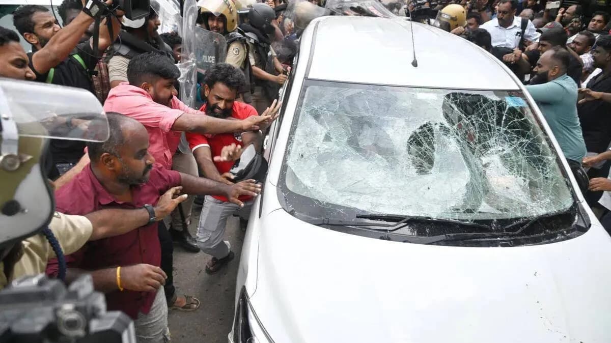 ഇ.ഡി ഉദ്യോഗസ്ഥരെ മർദ്ദിച്ച കേസ്: ജാമ്യവ്യവസ്ഥകൾ ലംഘിച്ച പ്രതികളുടെ ജാമ്യം റദ്ദാക്കാൻ പോലീസ് കോടതിയിൽ; വീഴ്ചവരുത്തിയ പോലീസുകാർക്കെതിരെയും നടപടി