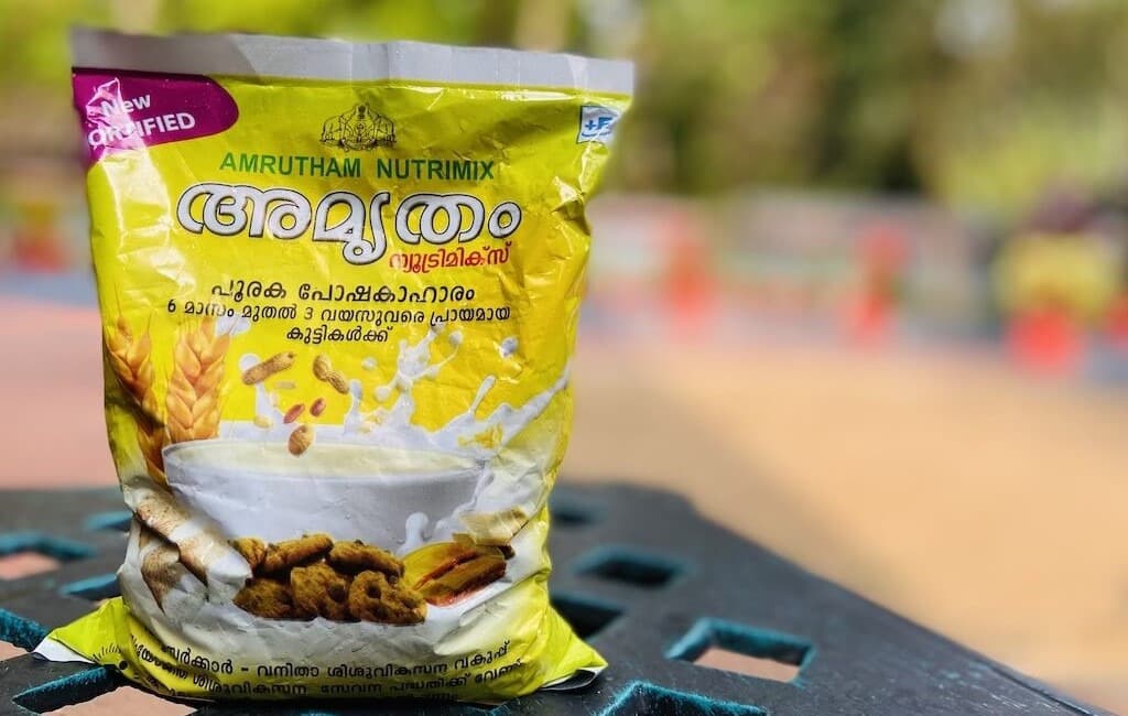 അങ്കണവാടിയിൽ നിന്ന് വാങ്ങിയ അമൃതം പൊടിയിൽ ചത്ത പല്ലി; ആരോഗ്യ മന്ത്രിക്കും ഉദ്യോഗസ്ഥർക്കും പരാതി നൽകി യുവതി