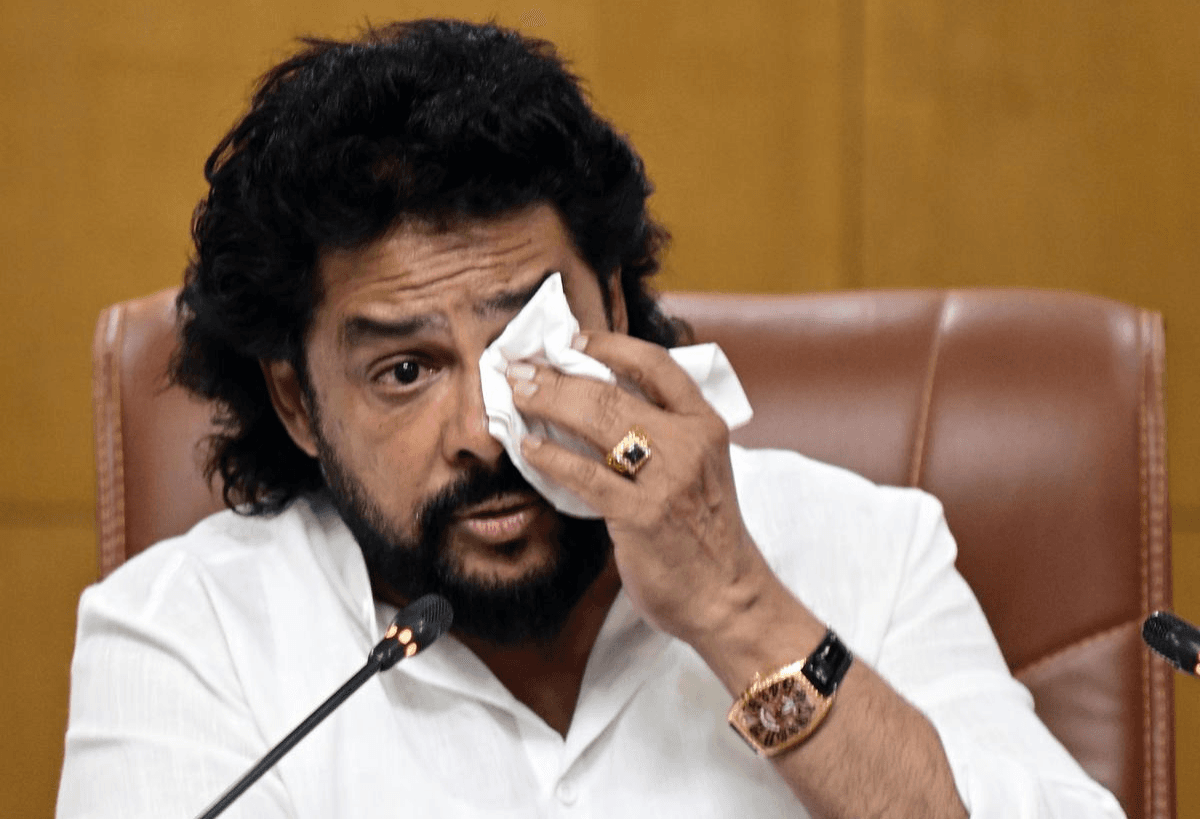 വാൽമീകി കോർപ്പറേഷൻ തട്ടിപ്പ് കേസ്: കർണാടക മന്ത്രി ബി. നാഗേന്ദ്ര വീണ്ടും രാജിവെച്ചു; പ്രഖ്യാപനത്തിനിടെ കണ്ണീരണിഞ്ഞ് നേതാവ്