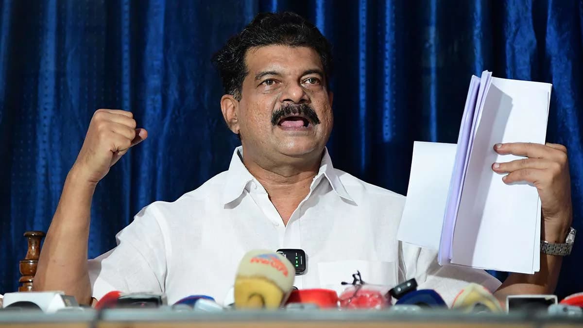 യു.ഡി.എഫ് കേന്ദ്രങ്ങളിൽ വോട്ട് ചോർച്ചയുണ്ടായി, കണക്കുകൾ നിരത്തും; ബേപ്പൂരിലെ പരാജയത്തിൽ തുറന്നടിച്ച് പി.വി. അൻവർ