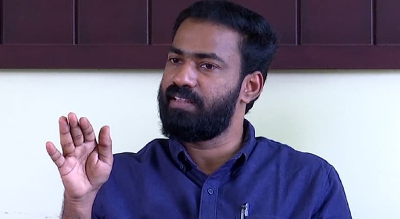 റൗഡി ലിസ്റ്റിൽ പെട്ട ആൾ എങ്ങനെ ഡി.സി.സി ഭാരവാഹിയായി, ഇത്രയും കാലം തുടർന്നു?; കോൺഗ്രസിനെതിരെ ചോദ്യങ്ങളുമായി വി.കെ. സനോജ് എം.എൽ.എ