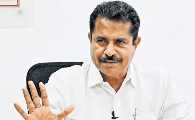'സി.പി.ഐയെ യു.ഡി.എഫിലേക്ക് മുൻപേ ക്ഷണിച്ചതാണ്; അവഗണന സഹിച്ച് എത്രനാൾ മുന്നണിയിൽ തുടരുമെന്ന് കാണാം'; തുറന്നടിച്ച് അടൂർ പ്രകാശ്