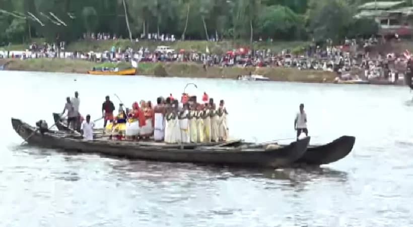 ആറന്മുള ഉത്രട്ടാതി ജലമേളയ്ക്ക് പമ്പാതീരത്ത് തുടക്കമായി; ഉദ്ഘാടനം നിർവഹിച്ച് ഉപരാഷ്ട്രപതി സി.പി. രാധാകൃഷ്ണൻ