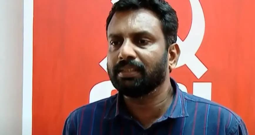 ഉപനേതൃപദവിയിൽ ശാഠ്യവും ഏകപക്ഷീയ നിലപാടുകളും അനുവദിക്കില്ല; പിണറായി വിജയനെതിരെ തുറന്നടിച്ച് പി. സന്തോഷ് കുമാർ എം.പി