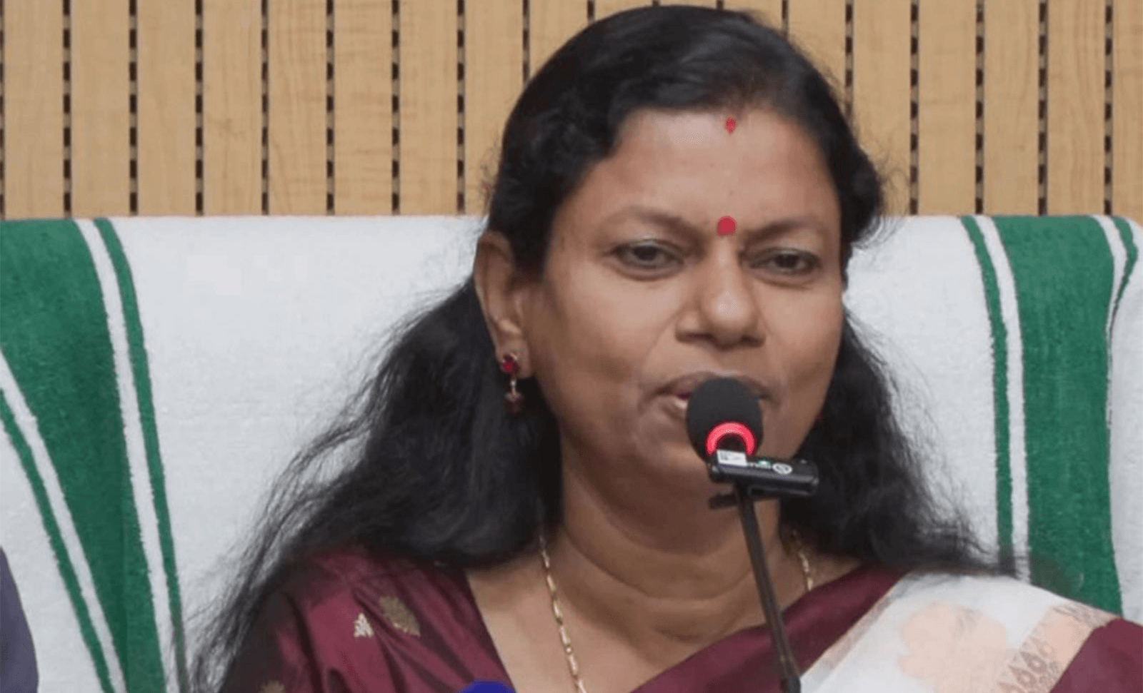 'സ്ത്രീകൾ പൊതുരംഗത്തിറങ്ങരുതെന്ന വാദം ആധുനിക സമൂഹത്തിന് അംഗീകരിക്കാനാകില്ല'; കാന്തപുരത്തിനെതിരെ മന്ത്രി ബിന്ദു കൃഷ്ണ