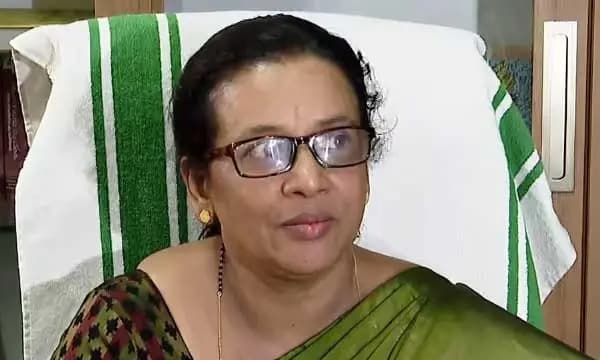 വി.സി സിസാ തോമസിനെ വഴിതടഞ്ഞ സംഭവം: കാലടി സംസ്കൃത സർവകലാശാലയിലെ 16 വിദ്യാർത്ഥികൾക്ക് സസ്പെൻഷൻ