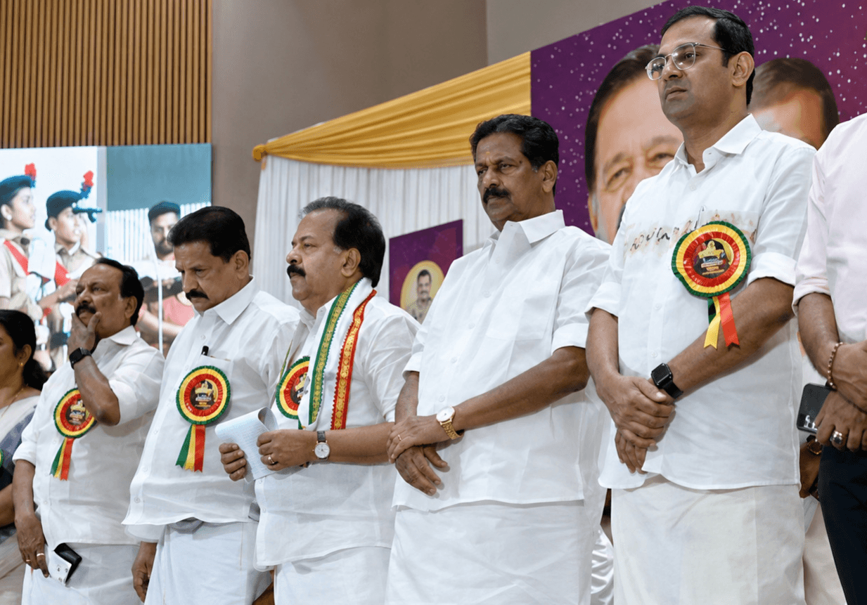 എൻ. ശക്തൻ എം.എൽ.എയുടെ വേദിയിൽ പീഡനക്കേസ് പ്രതിയുടെ സാന്നിധ്യം; ഇടപെട്ട് ഒഴിവാക്കി രമേശ് ചെന്നിത്തല