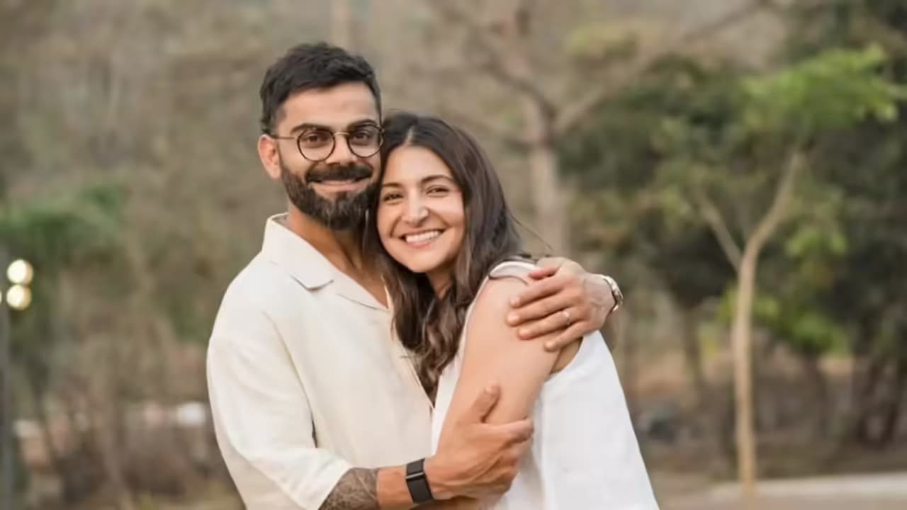ഇന്ത്യയിൽ സ്വസ്ഥമായി ജീവിക്കാൻ സാധിക്കുന്നില്ല; വിരാട് കോഹ്‌ലിയും അനുഷ്കയും ലണ്ടനിലേക്ക് ചേക്കേറുന്നതിന്റെ കാരണം വ്യക്തമാക്കി ഡോ. ശ്രീറാം നേനെ