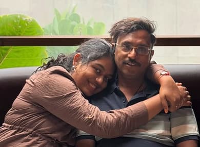 ഒരു മെസ്സേജ് മാത്രം; മകളെ കാണാൻ 14 മണിക്കൂർ യാത്ര ചെയ്ത് പിറ്റേന്നുതന്നെ ഓടിയെത്തി അച്ഛൻ, ഹൃദയം തൊടുന്ന വീഡിയോ