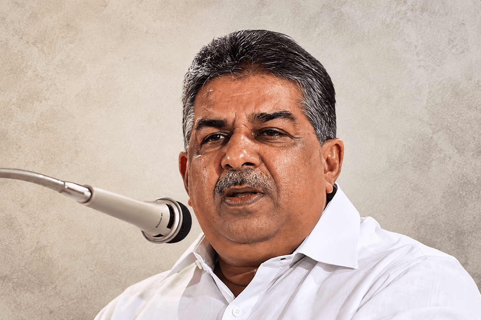 പിണറായി വിജയൻ വ്യക്തമാക്കിയത് സി.പി.ഐ.എമ്മിന്റെ ഔദ്യോഗിക നിലപാട്; ചില സഖാക്കൾക്ക് തെറ്റിദ്ധാരണ സംഭവിച്ചെന്ന് സജി ചെറിയാൻ