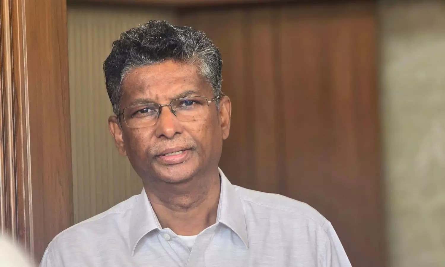 ബാർ ലൈസൻസ് അഴിമതിയിലെ കള്ളപ്പണം വെളുപ്പിക്കൽ: കർണാടക മന്ത്രി സതീഷ് ജാർക്കിഹോളിയുടെ വസതിയുൾപ്പെടെ 18 ഇടങ്ങളിൽ ഇ.ഡി റെയ്ഡ്