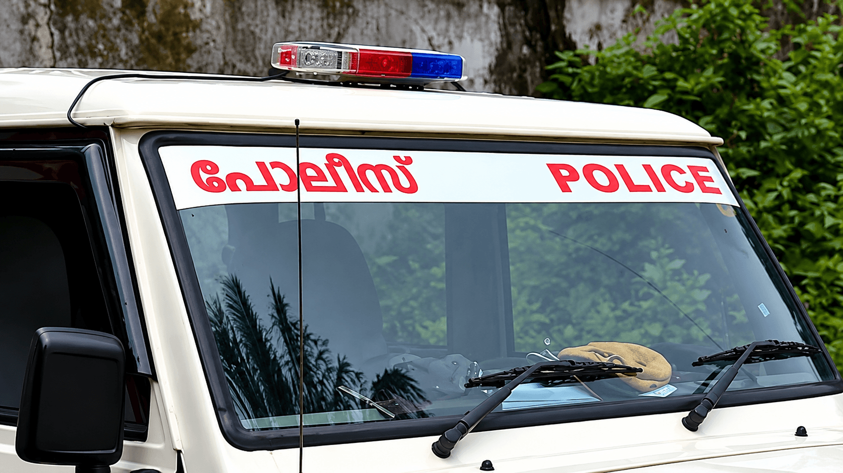 പിണറായിയുടെ വസതിയിലെ സ്ഥിരം പോലീസ് സുരക്ഷ പിൻവലിക്കുന്നു; അദ്ദേഹം വീട്ടിലുള്ളപ്പോൾ മാത്രം കാവൽ മതിയെന്ന് ആഭ്യന്തര വകുപ്പിന്റെ ഉത്തരവ്
