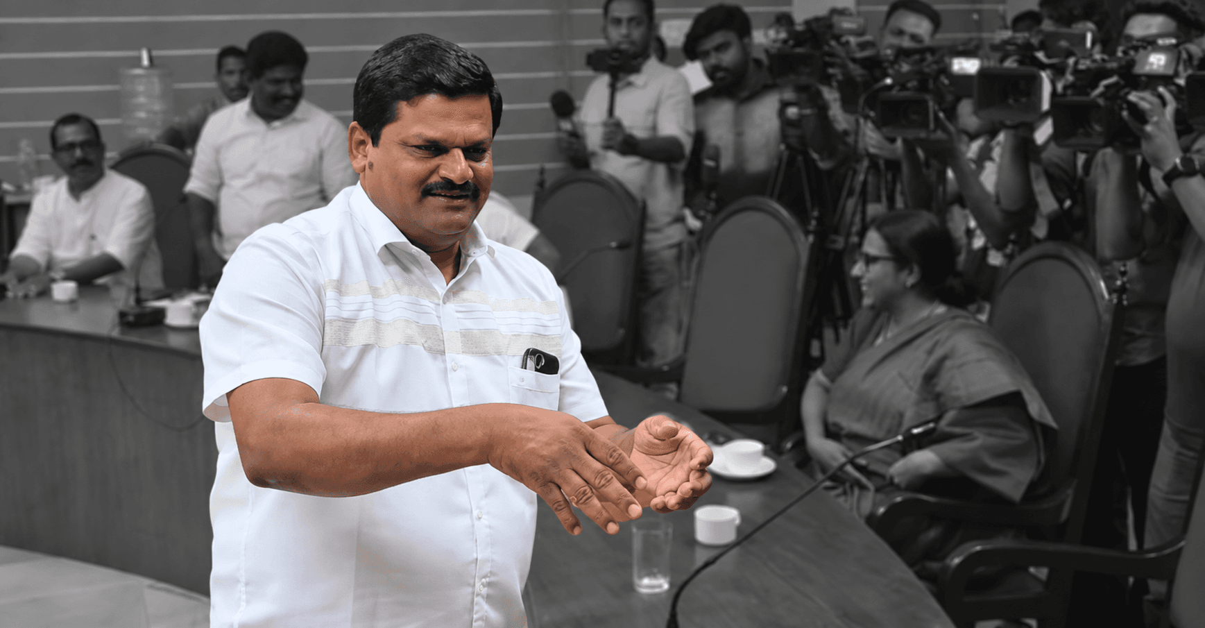 എൽ.ഡി.എഫ് പിന്തുണയോടെ കോൺഗ്രസ് വിമതൻ ബിജു മാത്യൂസ് പാലാ നഗരസഭാ വൈസ് ചെയർമാനായി തെരഞ്ഞെടുക്കപ്പെട്ടു