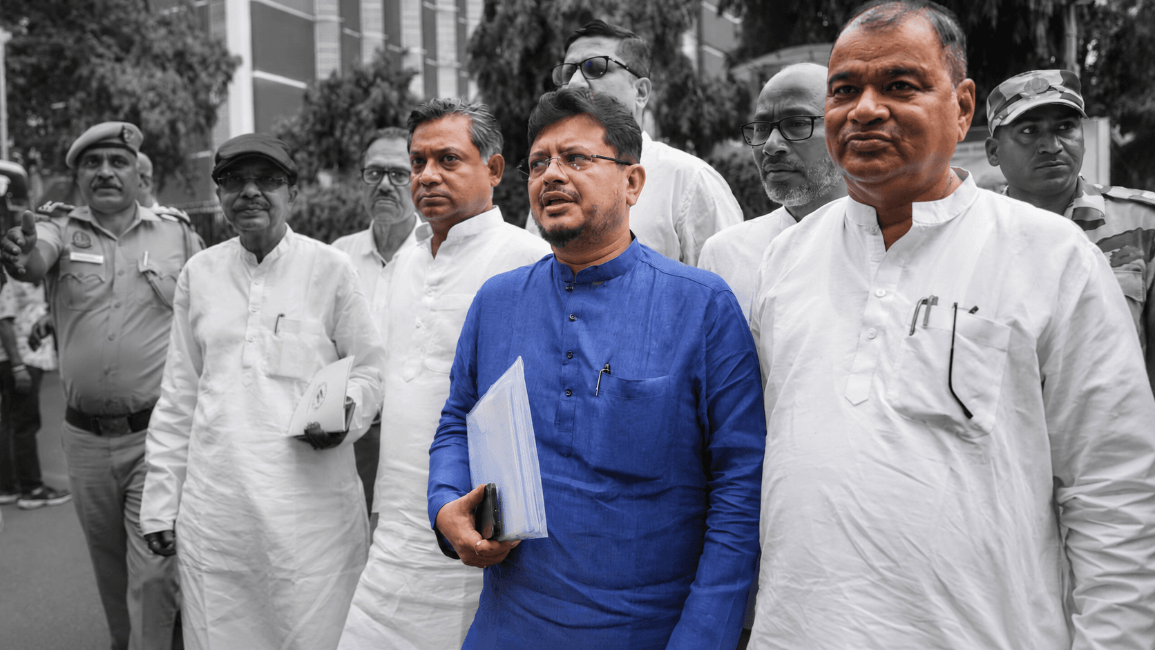 അയോഗ്യതാ നടപടി: ടി.എം.സി വിമത എം.എൽ.എമാർക്ക് ബംഗാൾ നിയമസഭാ സെക്രട്ടറിയേറ്റിന്റെ കാരണം കാണിക്കൽ നോട്ടീസ്