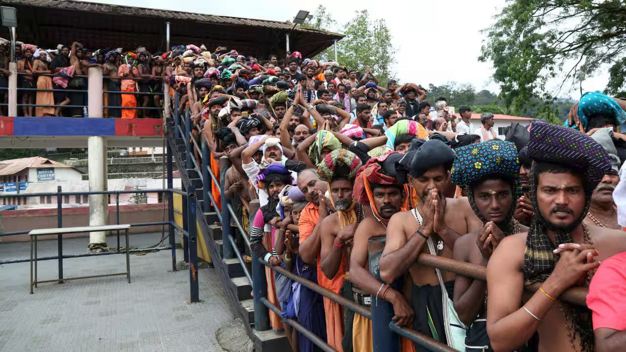 ശബരിമല മണ്ഡലകാല മുന്നൊരുക്കങ്ങളിൽ ദേവസ്വം ബോർഡിന് കടുത്ത അനാസ്ഥയെന്ന് ആക്ഷേപം; മുഖ്യമന്ത്രിക്കു മുന്നിൽ പരാതി, നേരിൽ കാണാൻ കെ. ജയകുമാർ