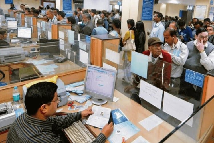 ബാങ്ക് ജീവനക്കാരുടെ 3 ദിവസത്തെ പണിമുടക്ക്: ഇടപാടുകാരുടെ ബുദ്ധിമുട്ടൊഴിവാക്കാൻ വരുന്ന ഞായറാഴ്ച ബാങ്കുകൾ പ്രവർത്തിക്കും; ആർ.ബി.ഐ അനുമതി