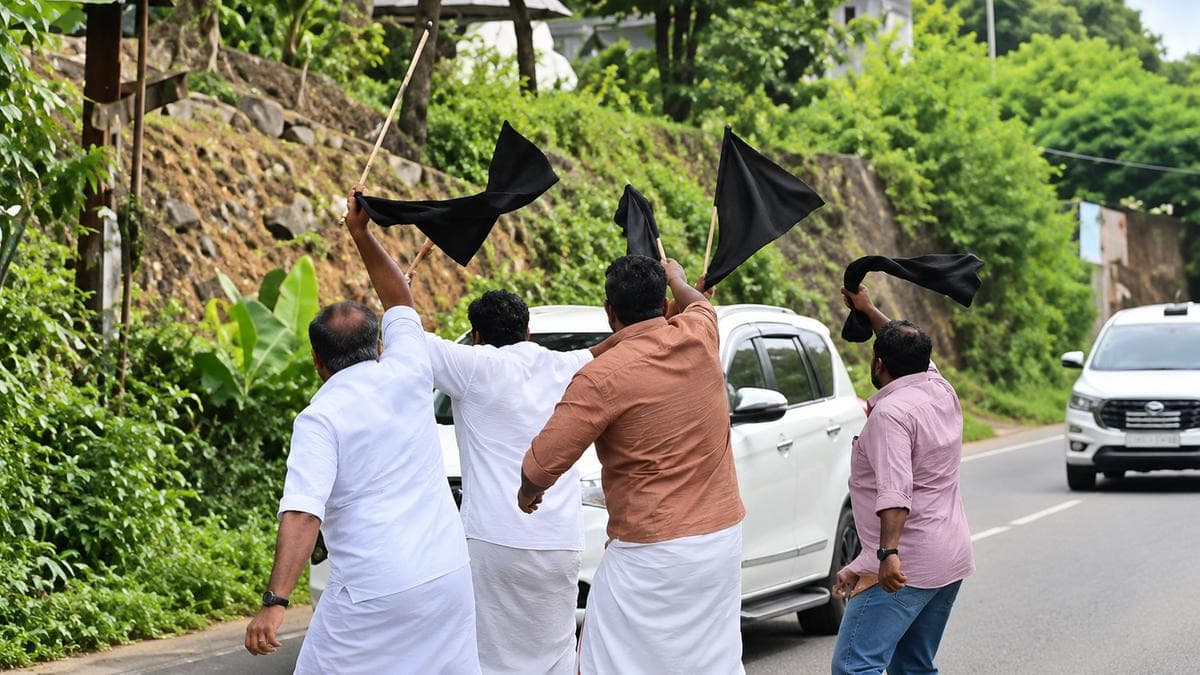 മുഖ്യമന്ത്രിക്കെതിരെ കരിങ്കൊടി പ്രതിഷേധം: നാല് യൂത്ത് ഫ്രണ്ട് (എം) നേതാക്കൾ ഇടുക്കിയിൽ പിടിയിൽ; സ്റ്റേഷൻ ജാമ്യത്തിൽ വിട്ടു