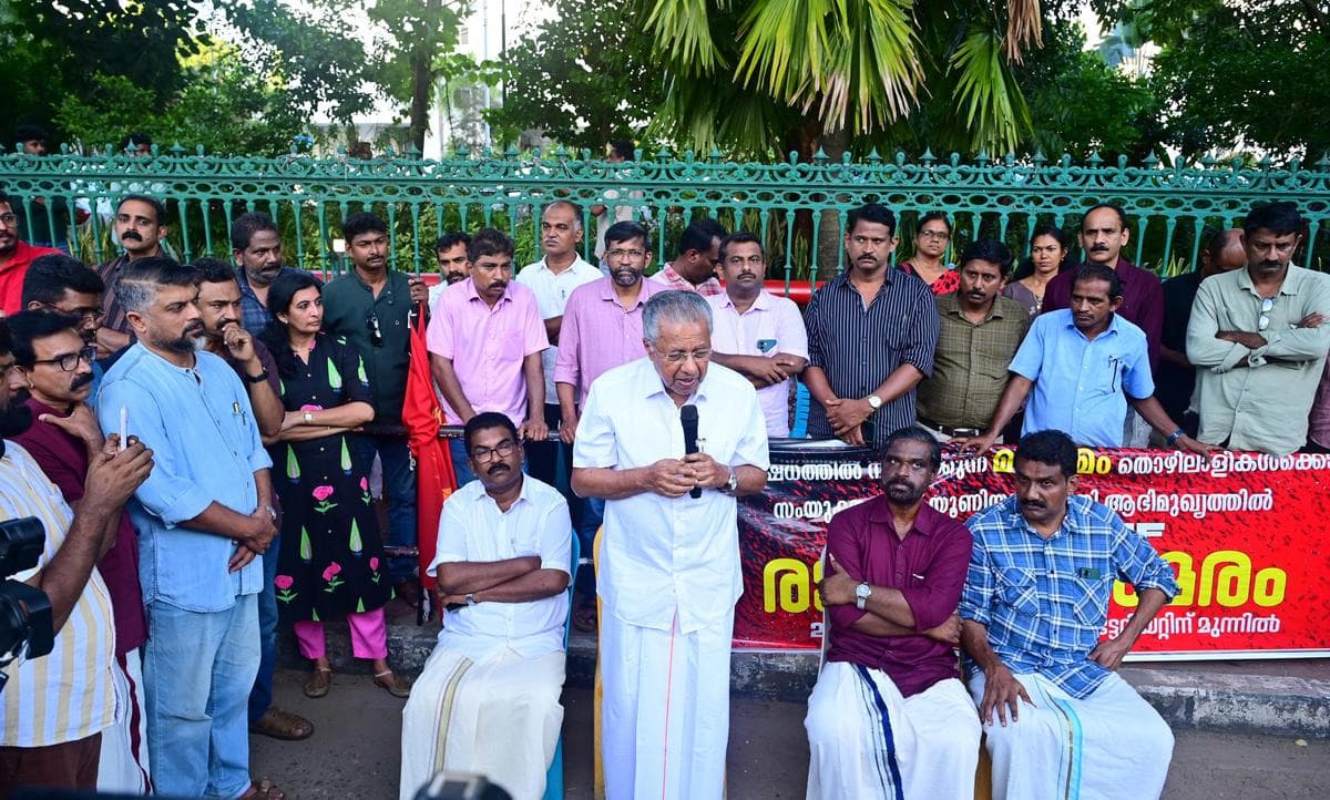 മാധ്യമം ദിനപത്രത്തിലെ വേതന പ്രതിസന്ധി: 'ജീവനക്കാർ നടത്തുന്നത് ന്യായമായ സമരം'; സെക്രട്ടേറിയറ്റ് പടിക്കലെ സമരപ്പന്തൽ സന്ദർശിച്ച് പിണറായി വിജയൻ