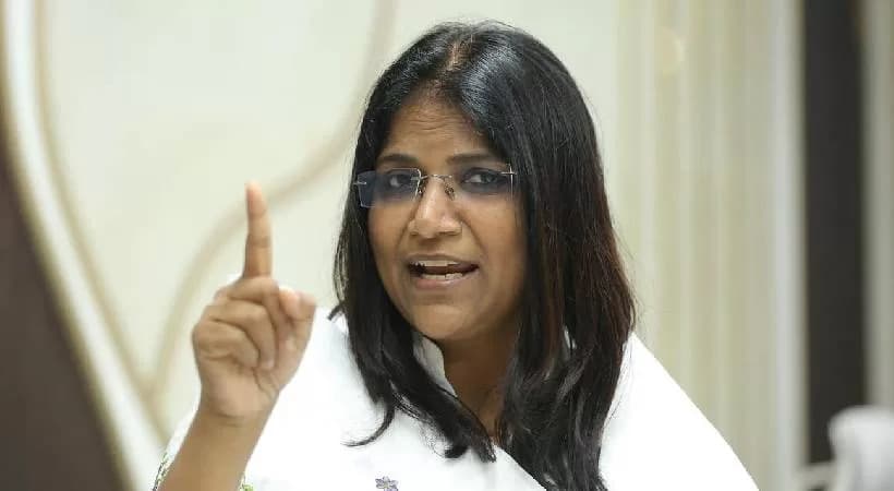 തീരുമാനങ്ങൾ അറിയുന്നത് മാധ്യമങ്ങളിലൂടെയാണെന്ന യുഡിഎഫ് കൺവീനറുടെ വാക്കുകൾ നിസാരമല്ല; അടൂർ പ്രകാശിന്റെ പരാതികൾക്ക് പരിഹാരം വേണമെന്ന് ജെബി മേത്തർ