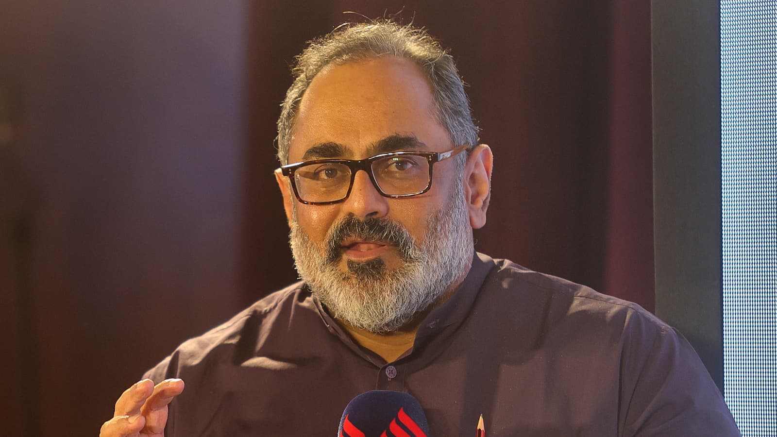 മന്ത്രിക്ക് റേഞ്ച് റോവർ, മുഖ്യമന്ത്രിക്ക് സ്വകാര്യ ജെറ്റ്; യുഡിഎഫ്  തെരഞ്ഞെടുപ്പ് വാഗ്ദാനങ്ങൾ പാലിക്കുന്നില്ലെന്ന് രാജീവ് ചന്ദ്രശേഖർ