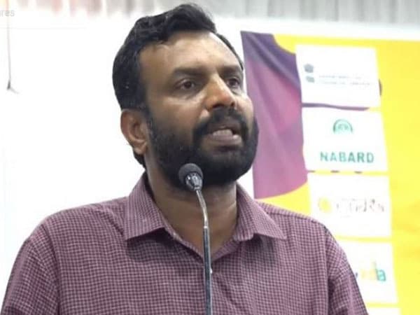 പ്രതിപക്ഷ പ്രക്ഷോഭം എഫ്ഐആർ കണ്ട് നിലയ്ക്കില്ല; ഗ്യാനേഷ് കുമാർ രാജിവെക്കണമെന്ന് സിപിഐ എംപി പി. സന്തോഷ് കുമാർ