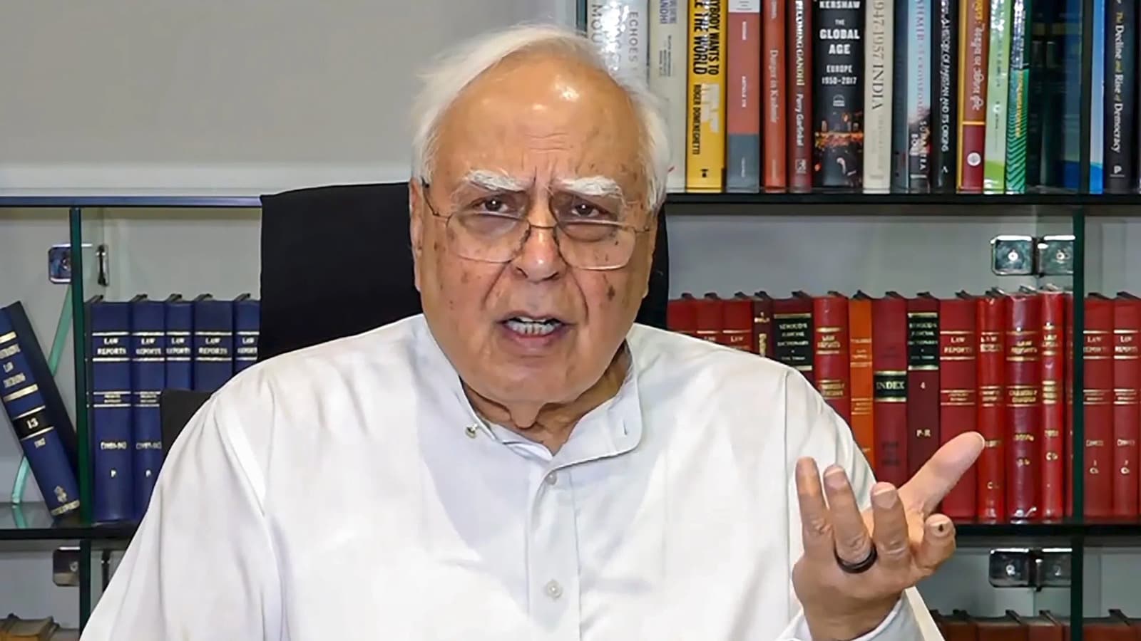 പ്രതിപക്ഷ നേതാക്കളെ കസ്റ്റഡിയിലെടുത്ത് കേന്ദ്രം ലക്ഷ്യമിടുന്നു; 2014 മുതൽ കാണുന്നത് ഒരേ നയമെന്ന് കപിൽ സിബൽ